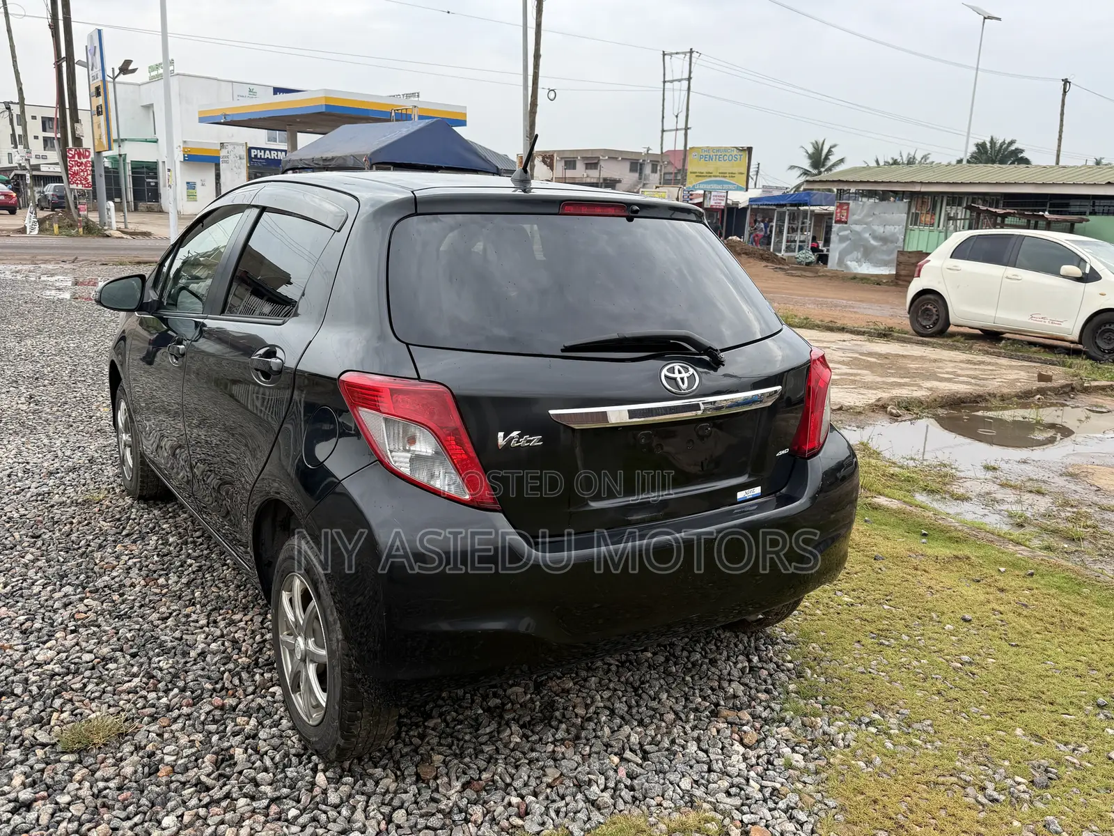 Toyota Vitz 1.3 FWD 5dr 2013 Black