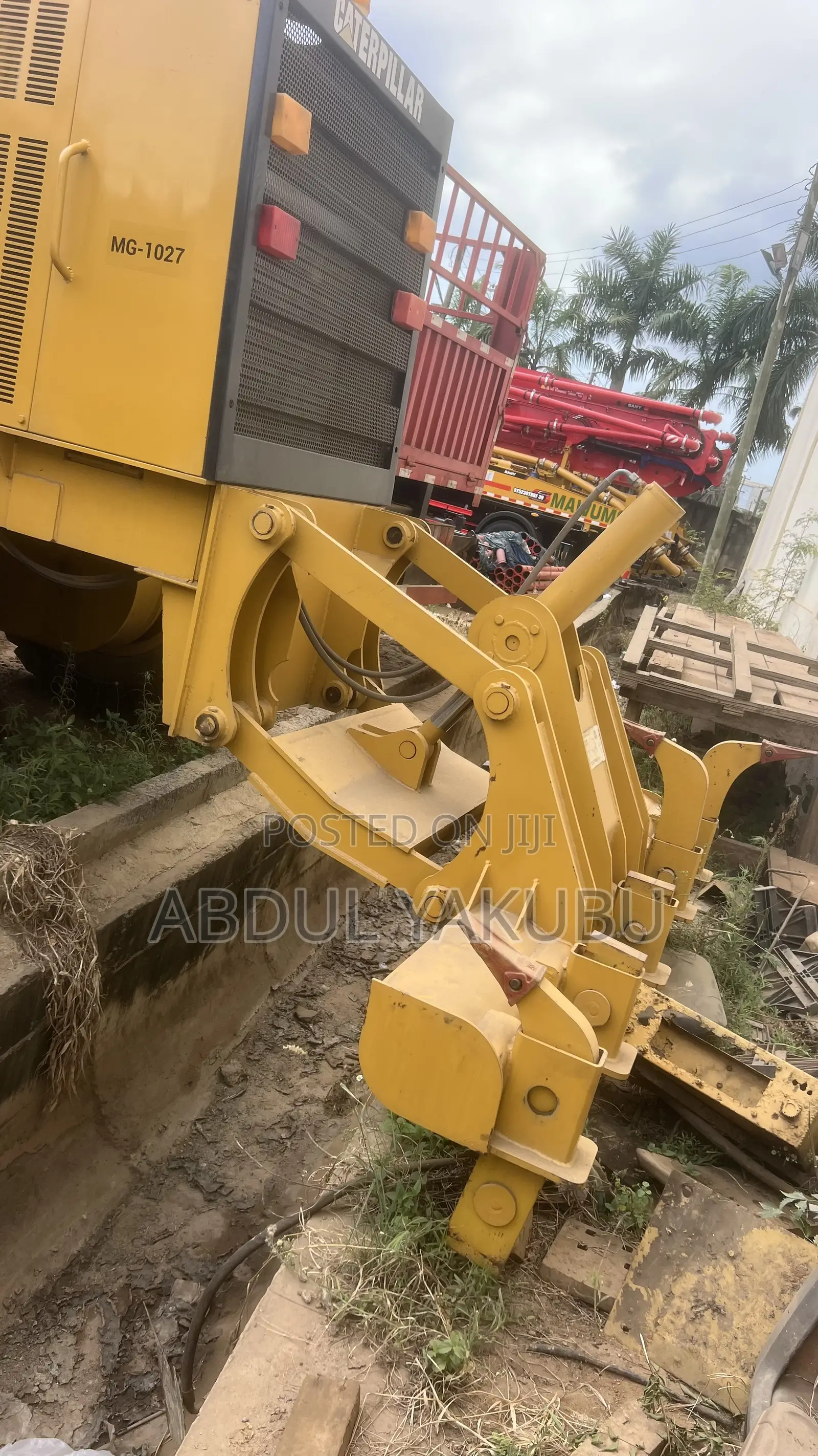 140K Caterpillar Grader