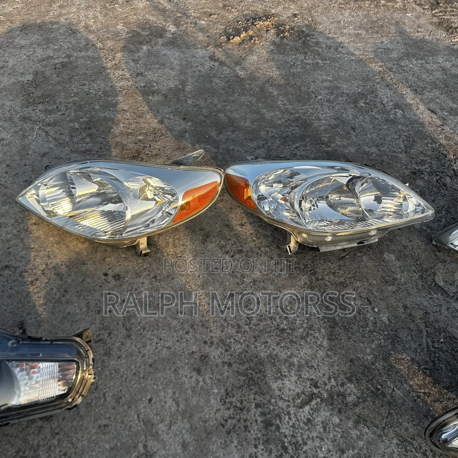 Toyota Matrix 2005 Headlight Pair