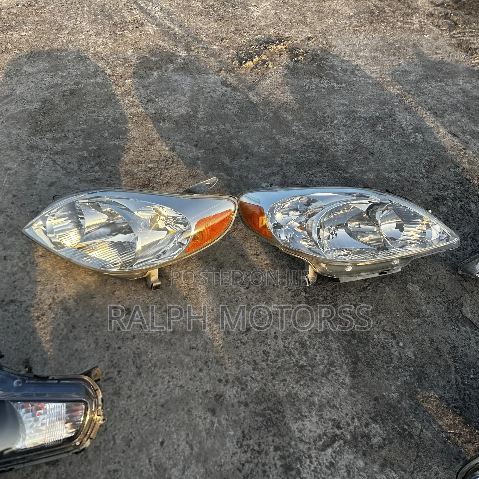Toyota Matrix 2005 Headlight Pair