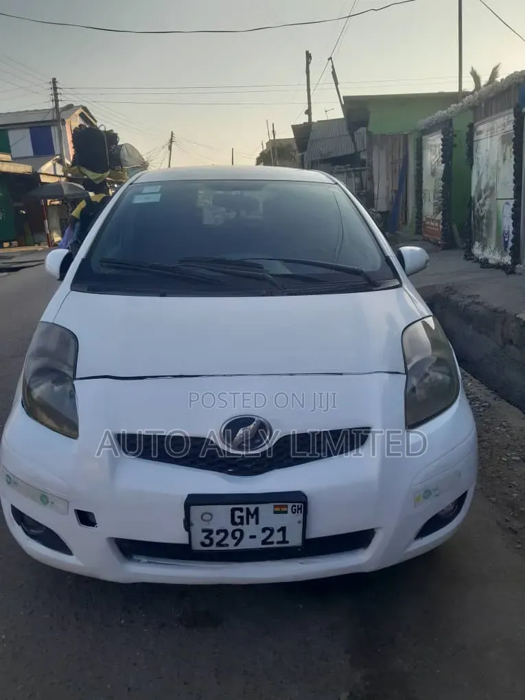 Toyota Vitz 1.3 FWD 5dr 2008 White