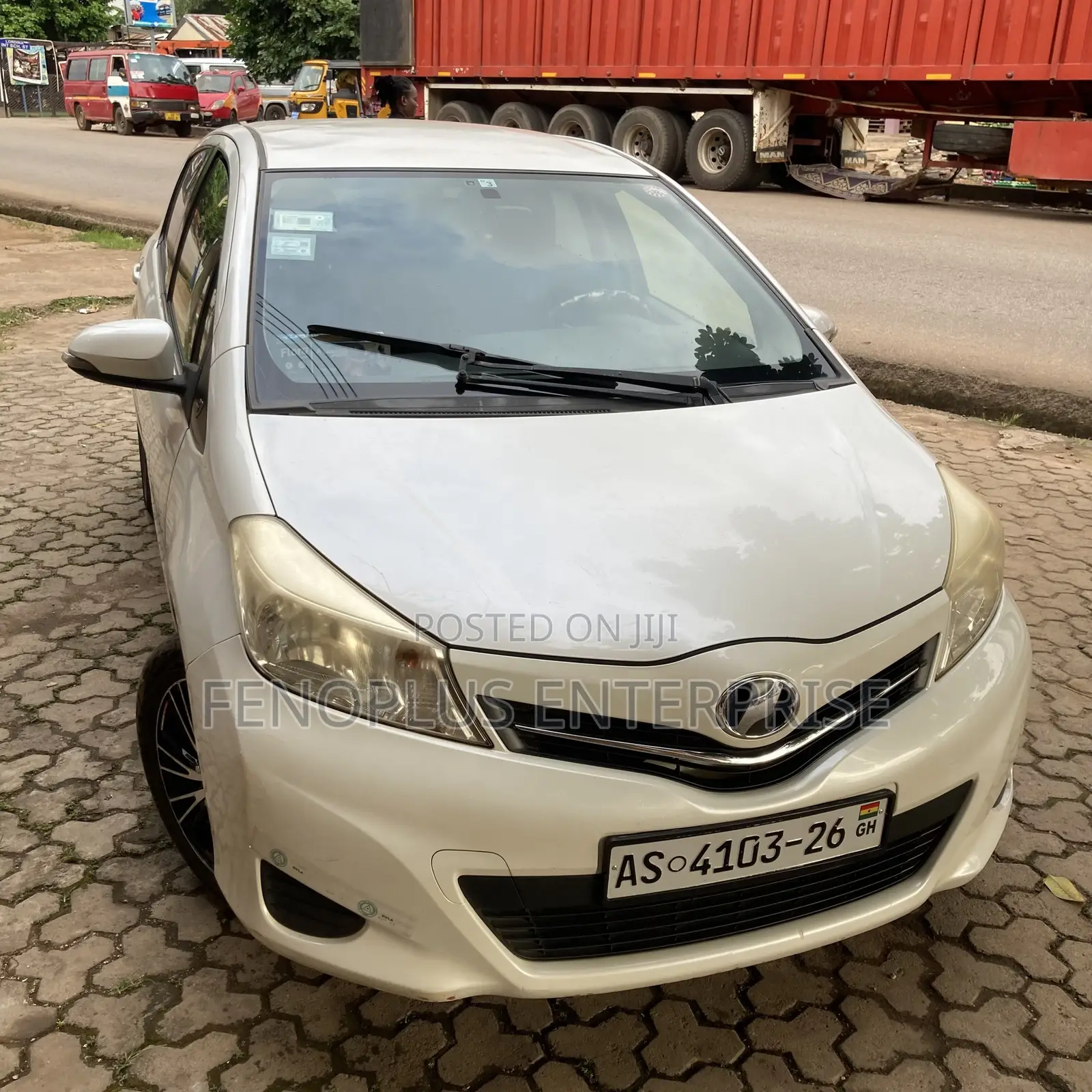 Toyota Vitz 1.3 FWD 5dr 2013 White