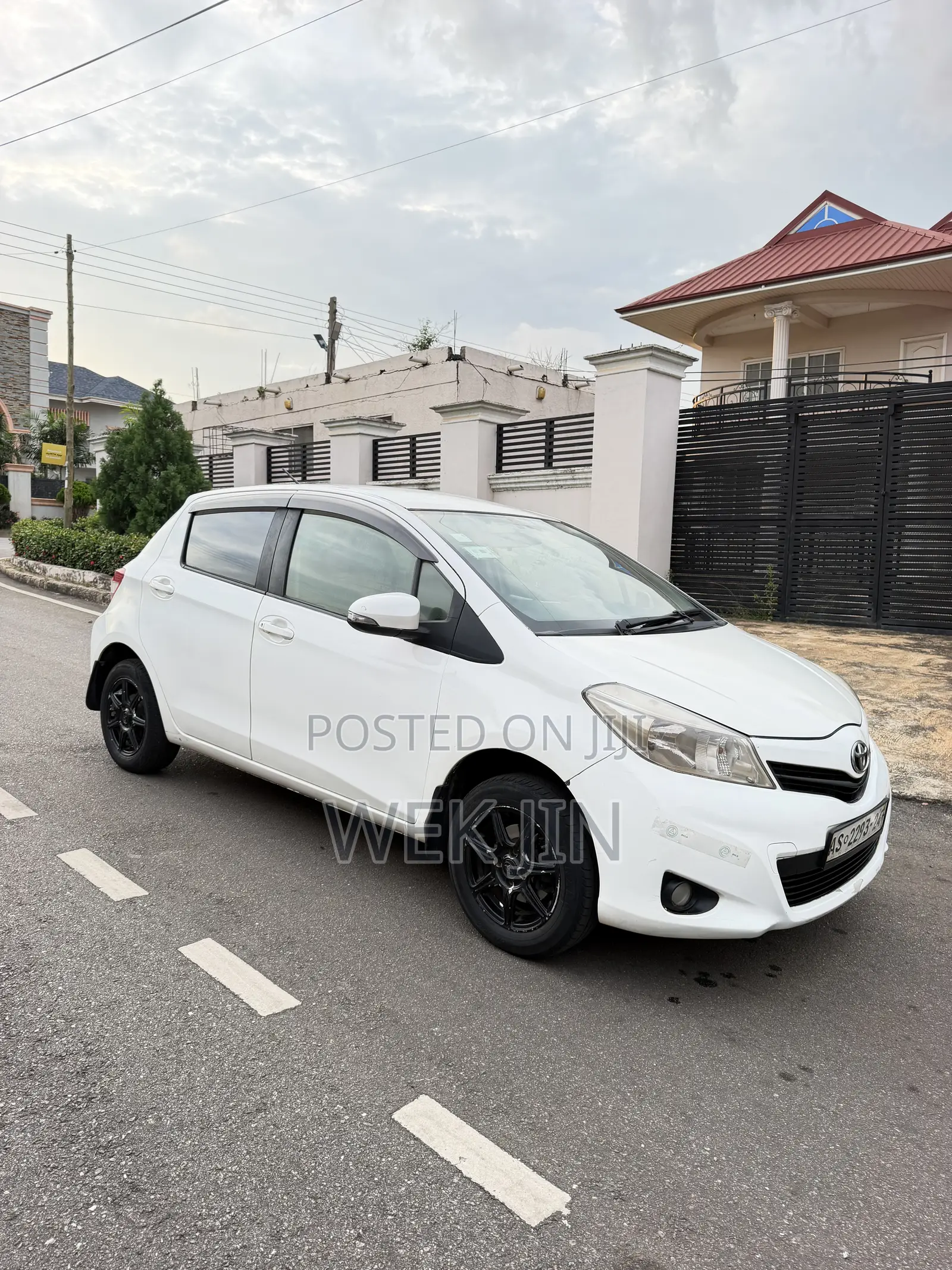 Toyota Vitz 1.3 AWD 5dr 2013 White