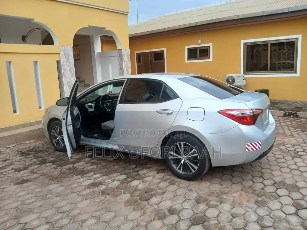 Toyota Corolla LE 4dr Sedan (1.8L 4cyl CVT) 2016 Silver