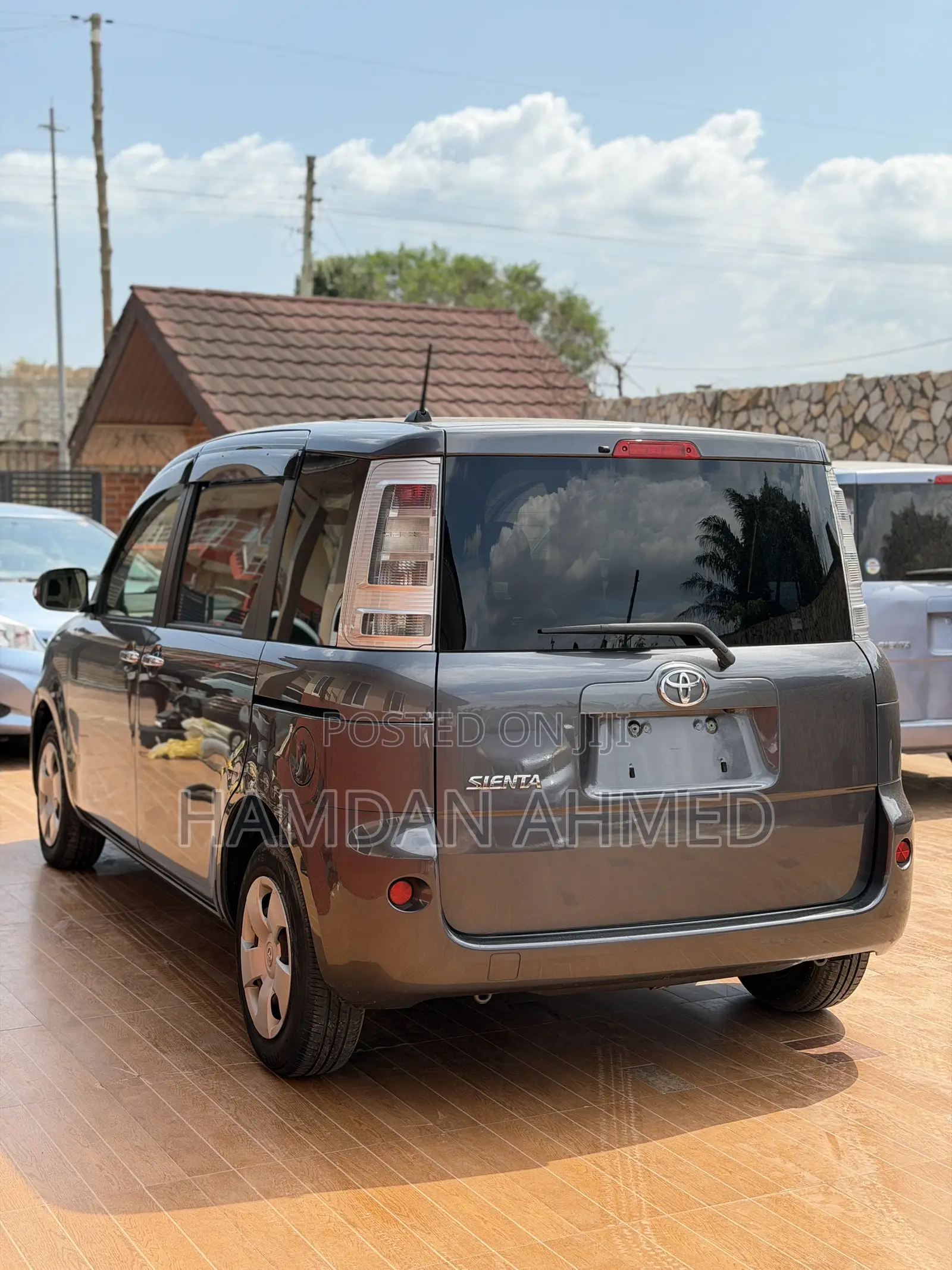Toyota Sienta 1.5 FWD 2012 Gray