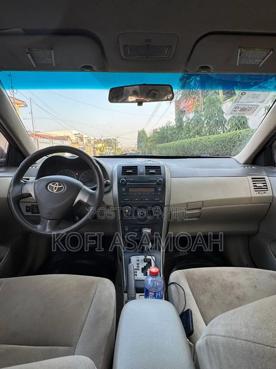 Toyota Corolla LE 4dr Sedan (1.8L 4cyl 4A) 2010 Gold