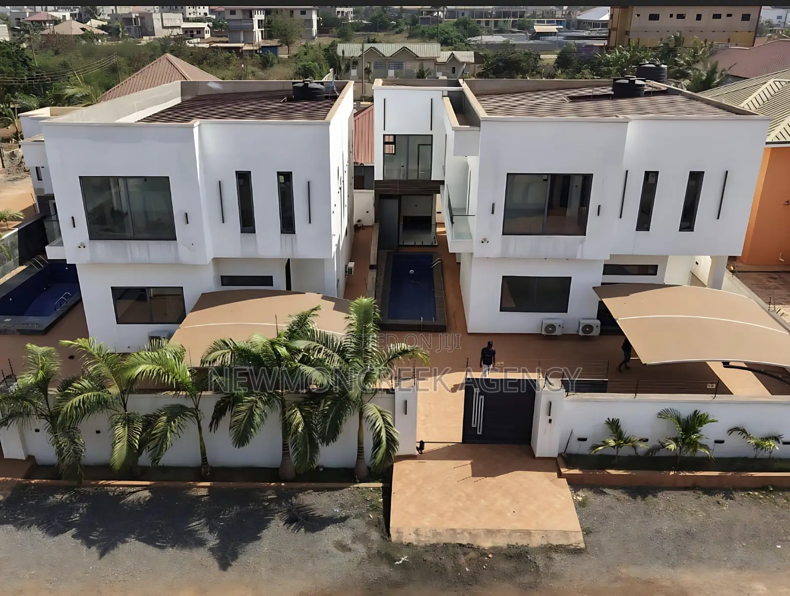 4bdrm Duplex in Amrahia Estate, Accra Metropolitan for sale