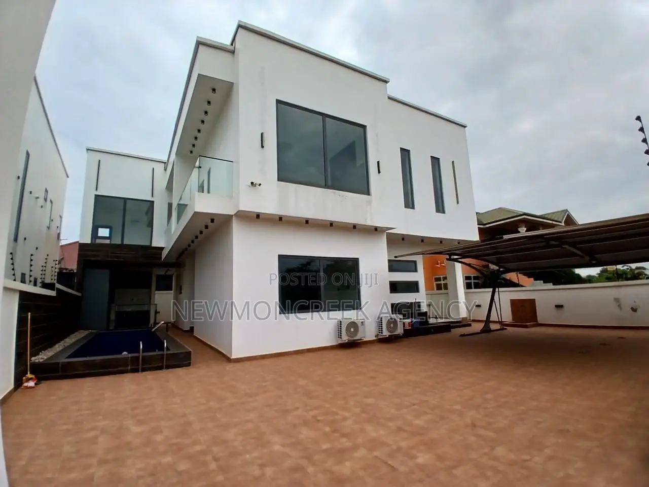 4bdrm Duplex in Amrahia Estate, Accra Metropolitan for sale
