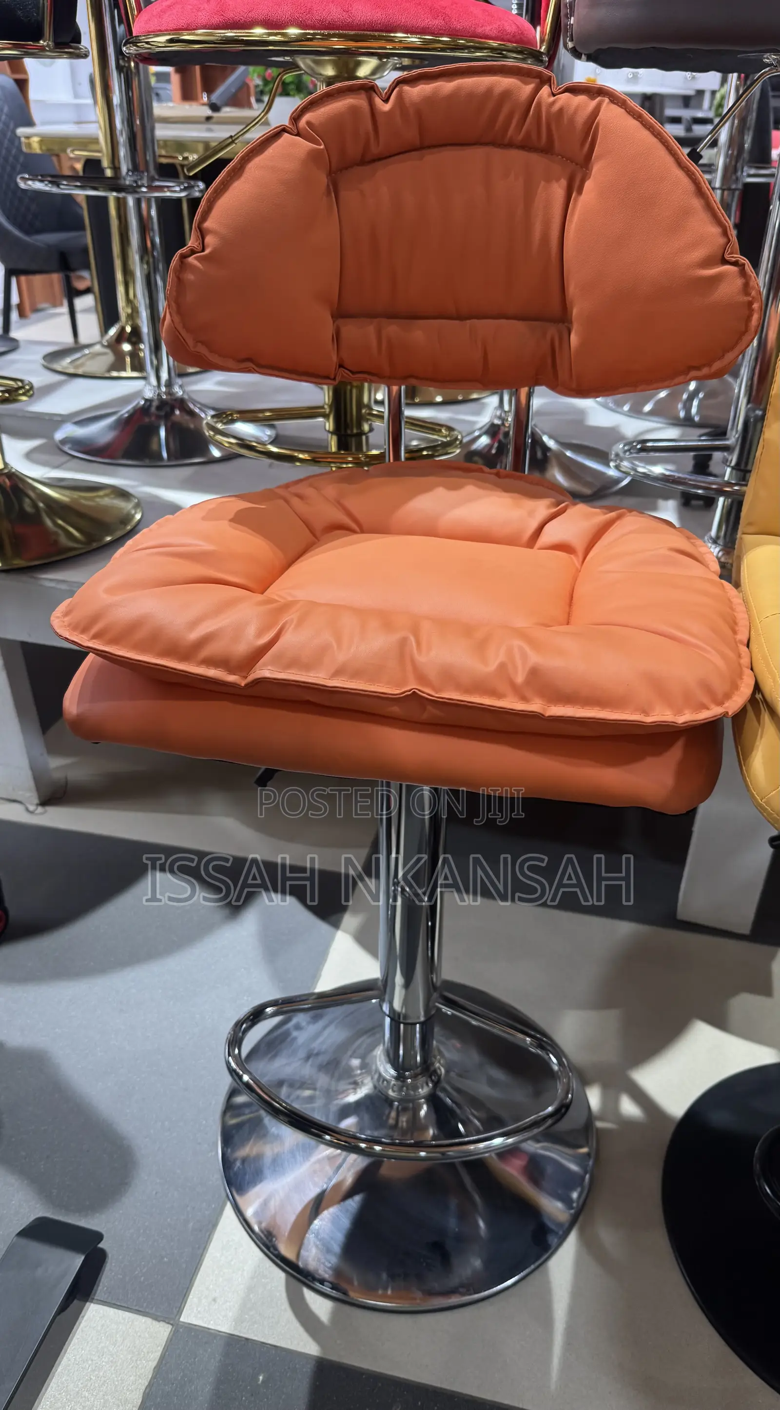 Round Back Cushion Bar Stool