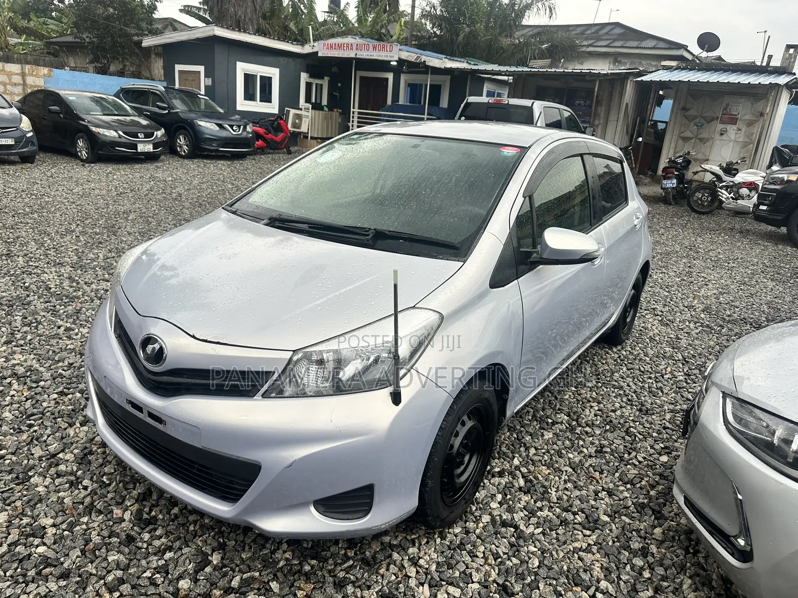 Toyota Vitz 1.3 AWD 5dr 2014 Gray