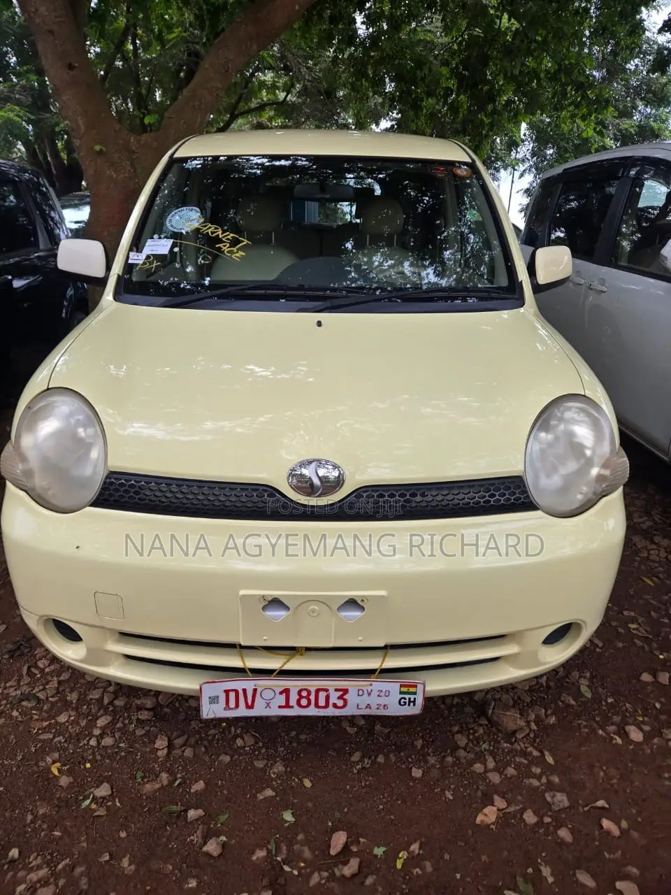 Toyota Sienta 1.5 FWD 2010 Yellow