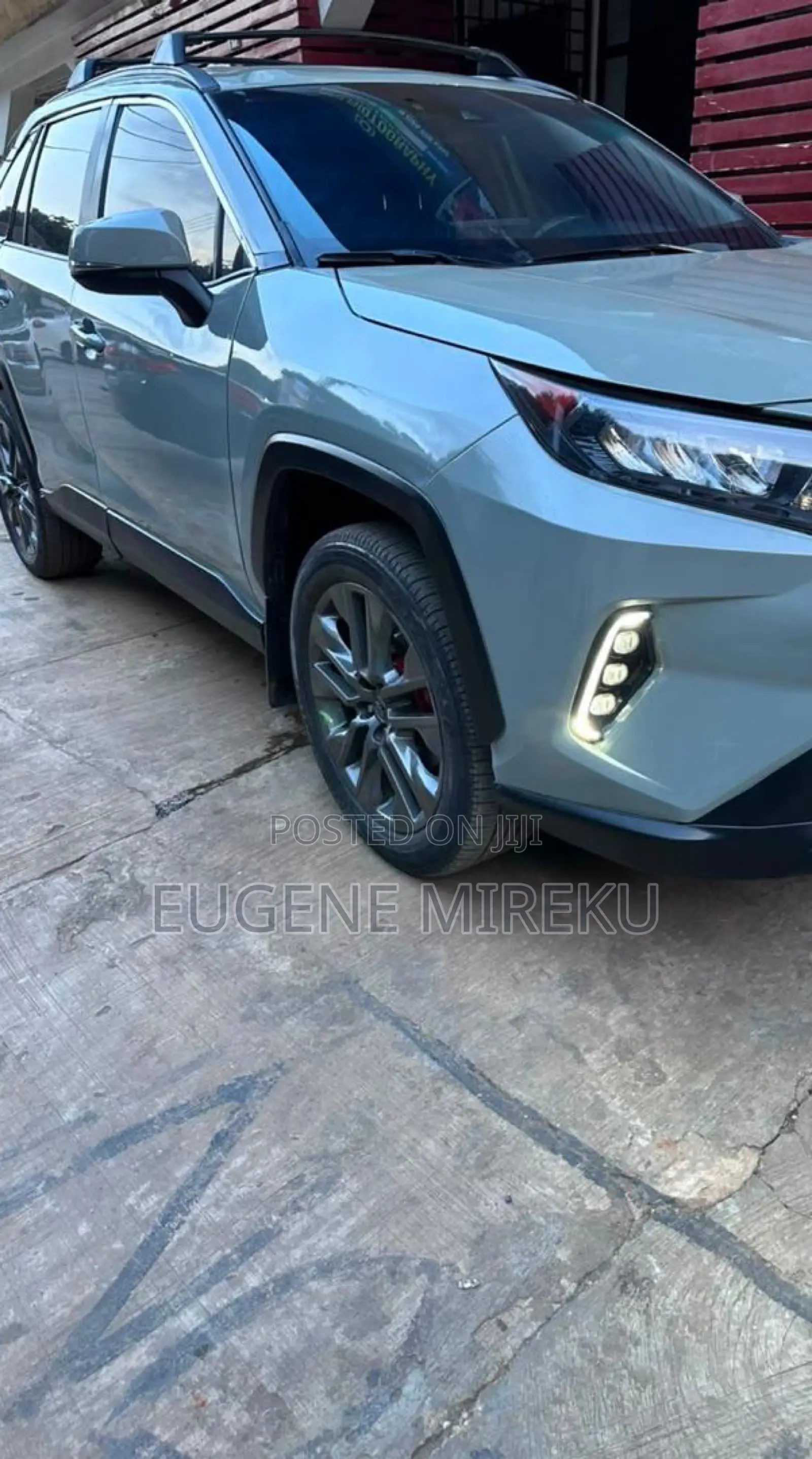 Toyota RAV4 XLE FWD 2020 Blue