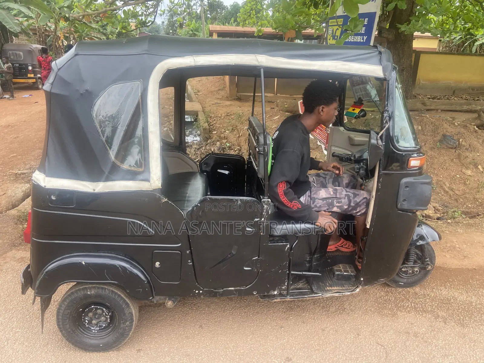 Bajaj RE 2024 Black