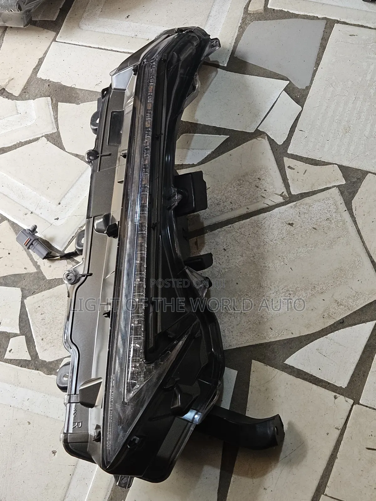 Lexus NX300 Bumper Light Front Right Side