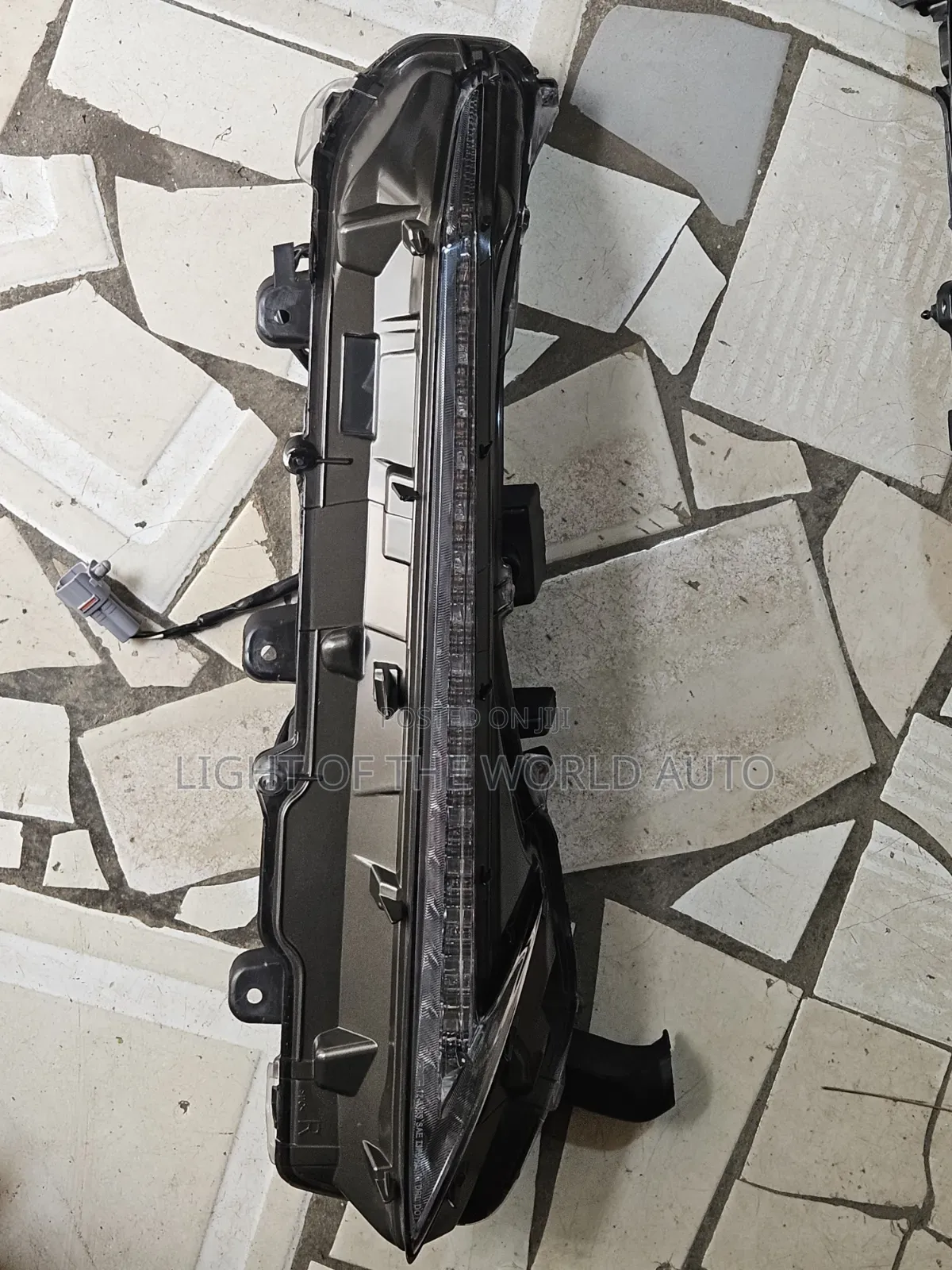 Lexus NX300 Bumper Light Front Right Side