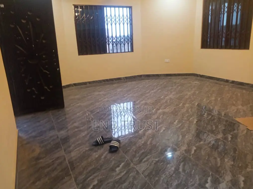 2bdrm Apartment in Canada, Pokuase for rent