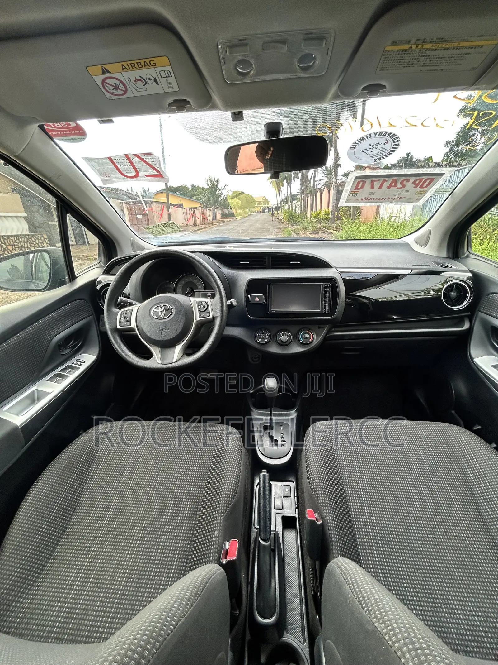 Toyota Vitz 1.3 AWD 5dr 2015 Black