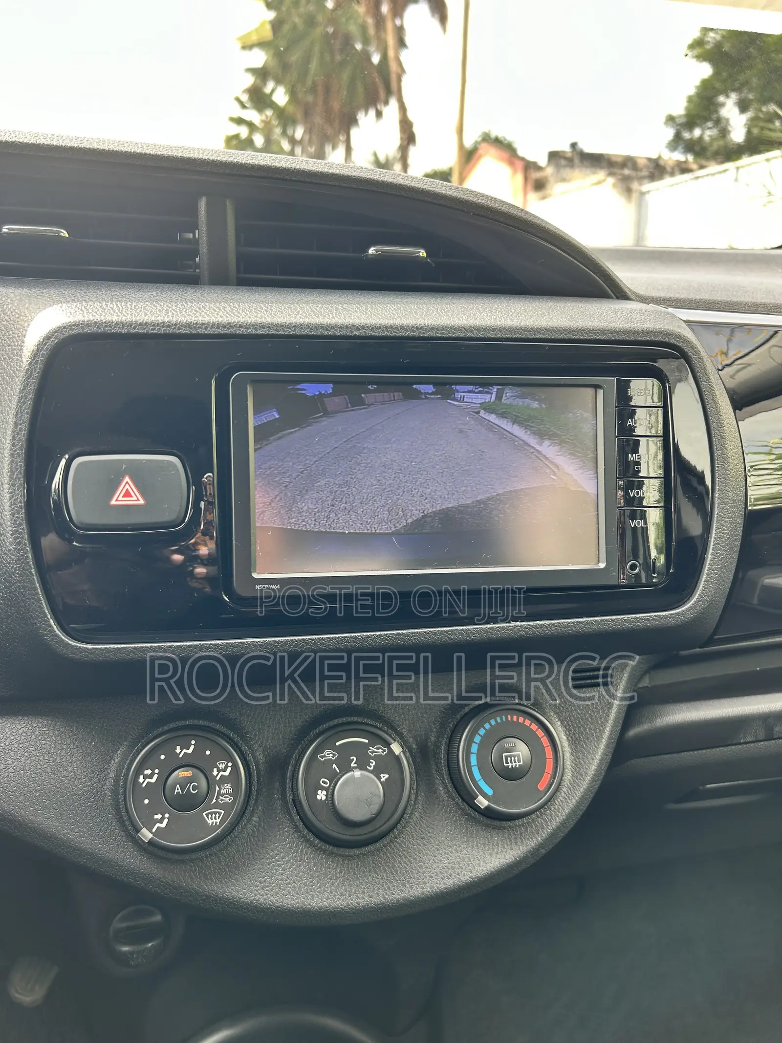 Toyota Vitz 1.3 AWD 5dr 2015 Black