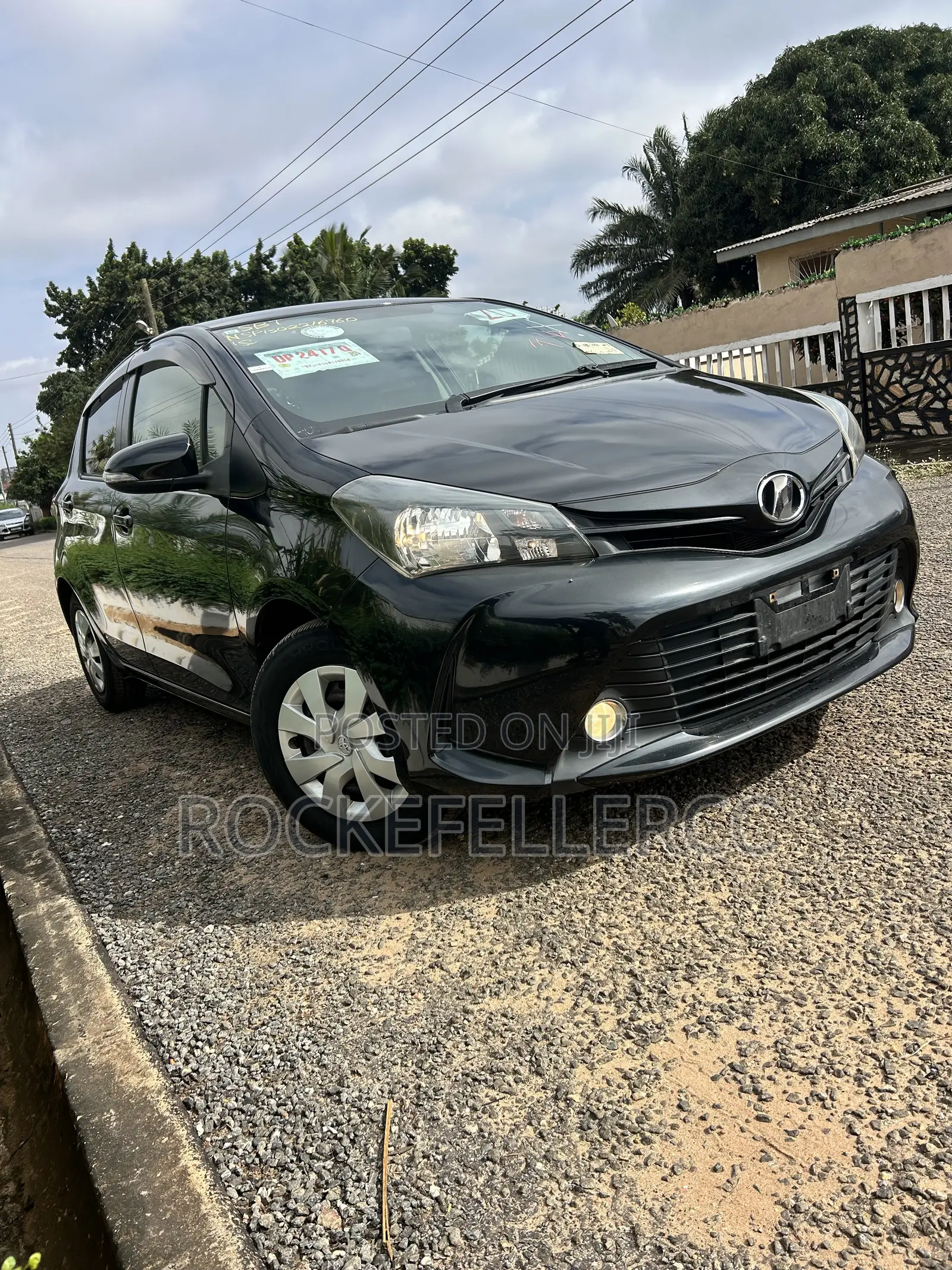 Toyota Vitz 1.3 AWD 5dr 2015 Black