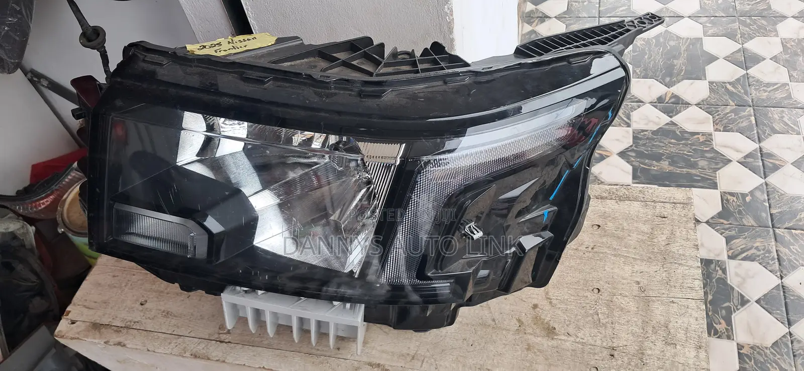 Nissan Navara Frontier 2022 2023 Headlight