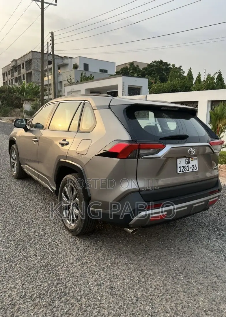Neat Toyota RAV 4 for Rent