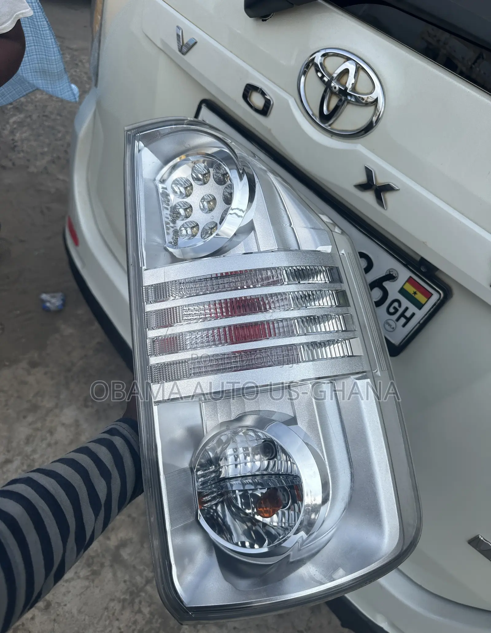 Toyota Noah / Voxy Taillight 2007 2008 2009 2010 2011 2012 Tail Light