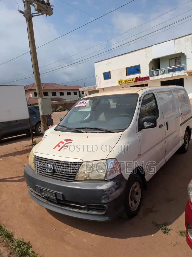 Toyota HiAce 2010 White