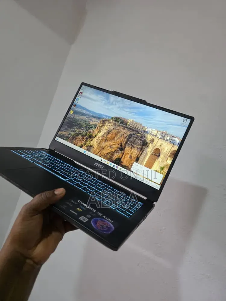 Laptop MSI Cyborg 15 16GB Intel Core i7 SSD 1T