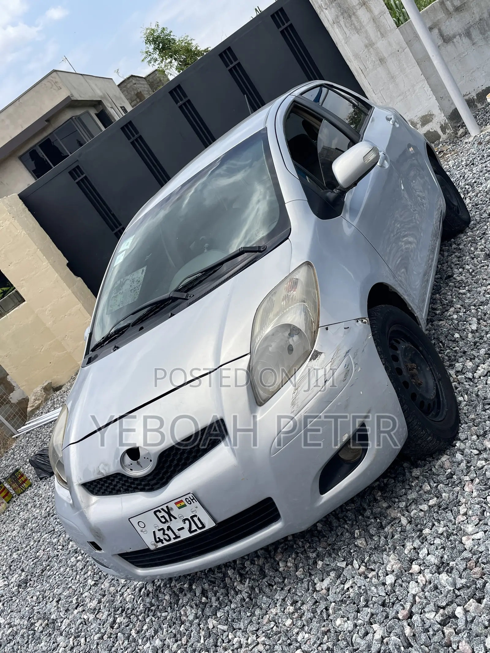 Toyota Vitz 2010 Silver