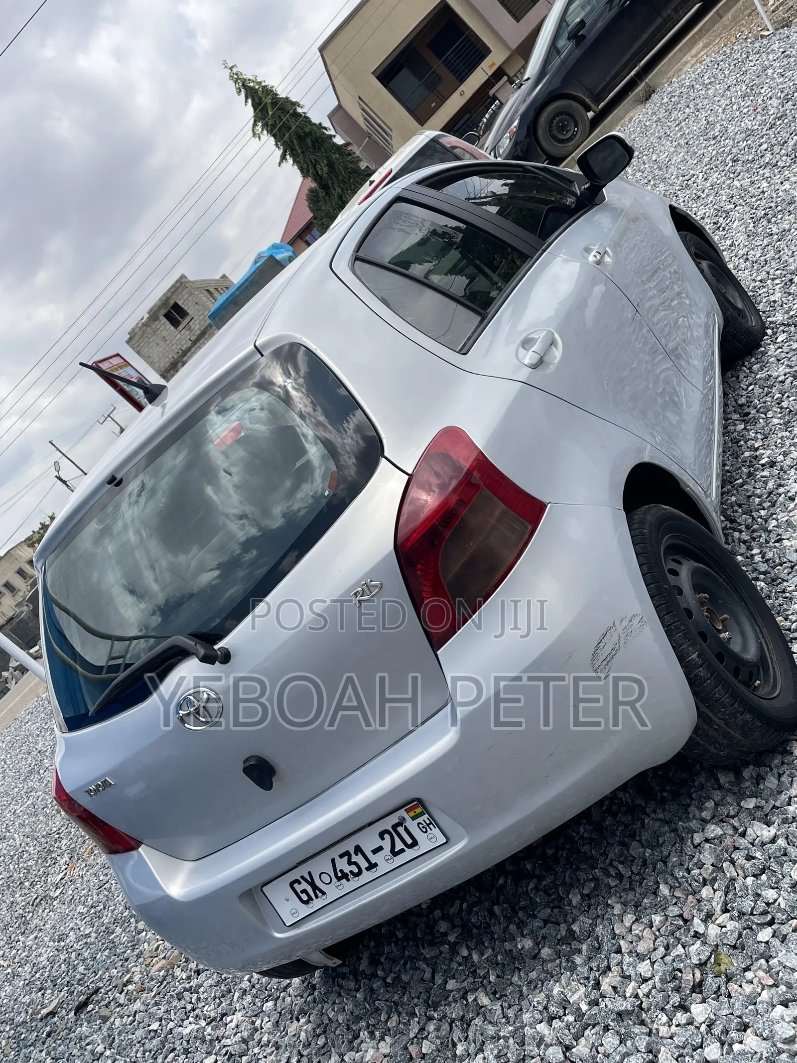 Toyota Vitz 2010 Silver