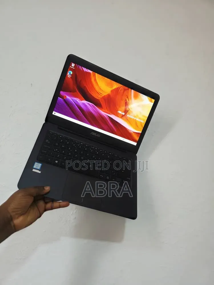 Laptop Asus UX305CA 8GB Intel Core M SSD 256GB