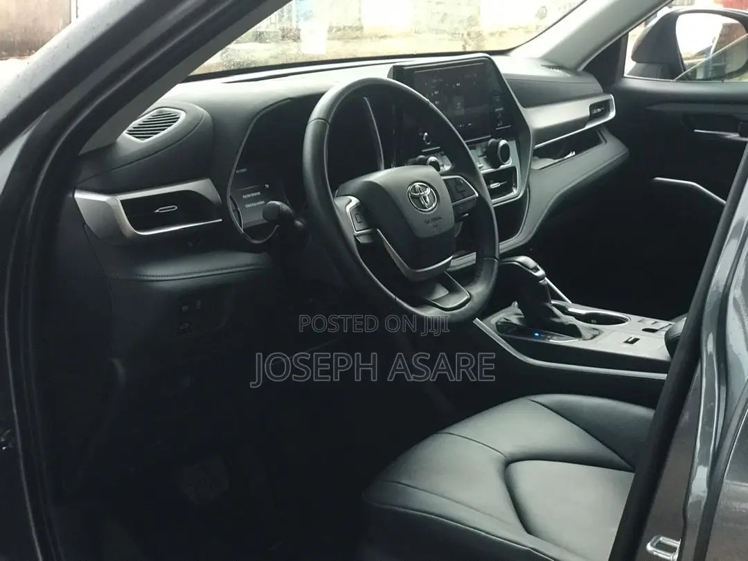 Toyota Highlander XLE 2025