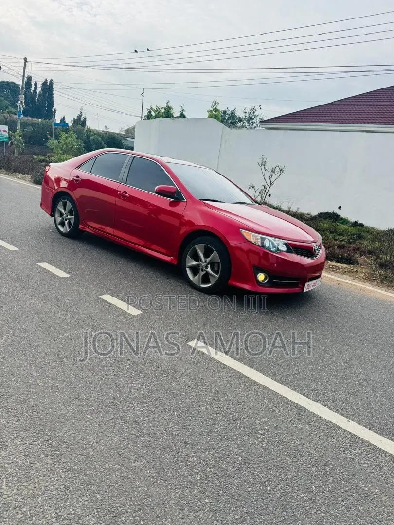 Toyota Camry SE 4dr Sedan (2.5L 4cyl 6A) 2014 Red