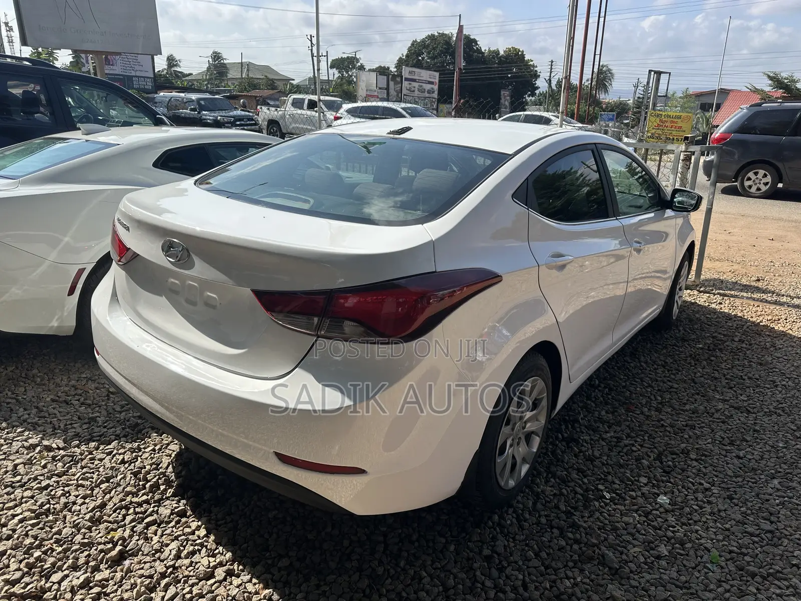 Hyundai Elantra SE Sedan FWD (1.8L 4cyl 6A) 2016 White
