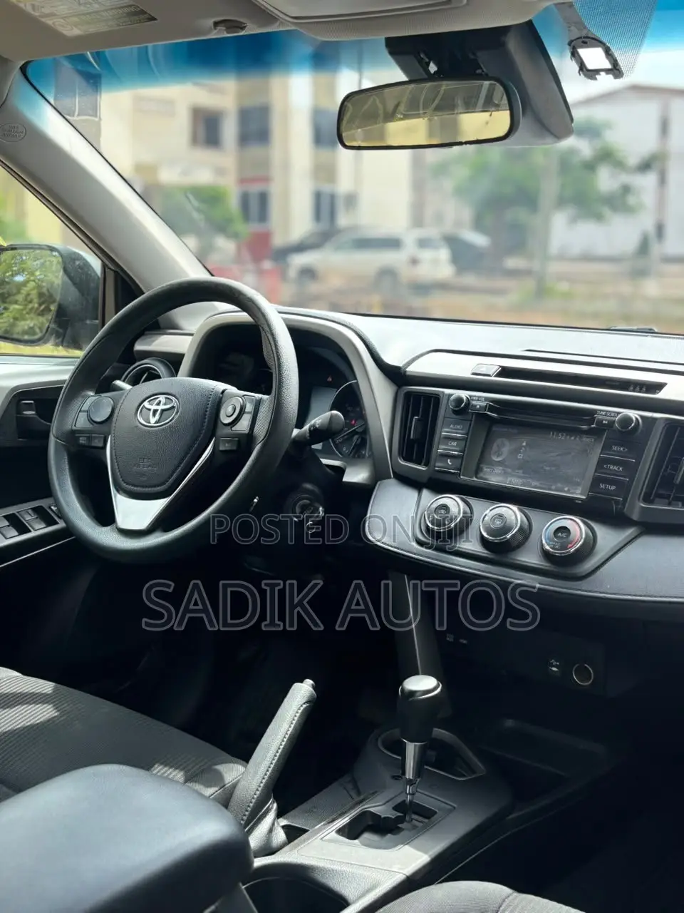 Toyota RAV4 LE 4dr SUV AWD (2.5L 4cyl 6A) 2018 Gray
