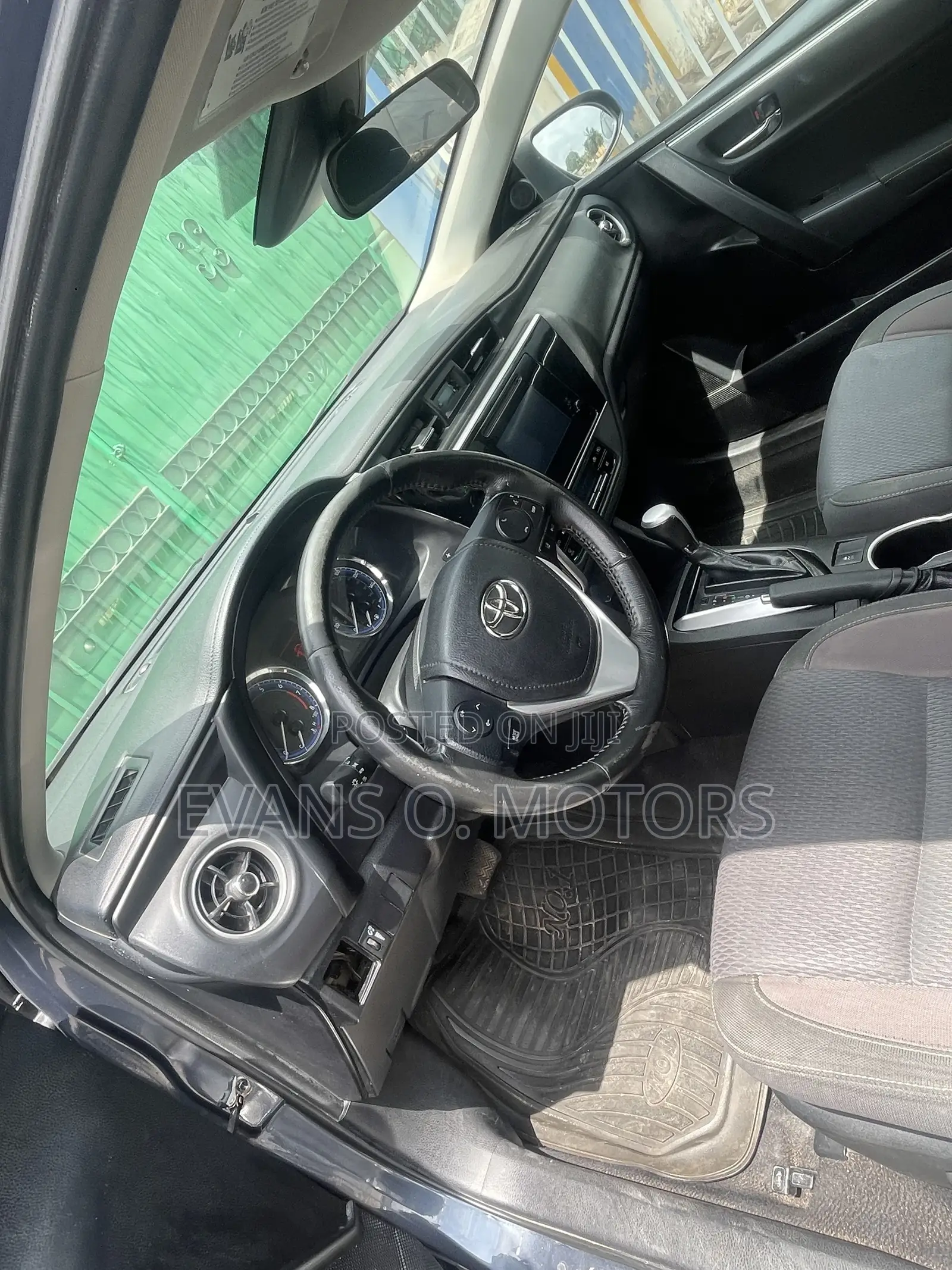 Toyota Corolla LE (1.8L 4cyl 2A) 2019 Gray