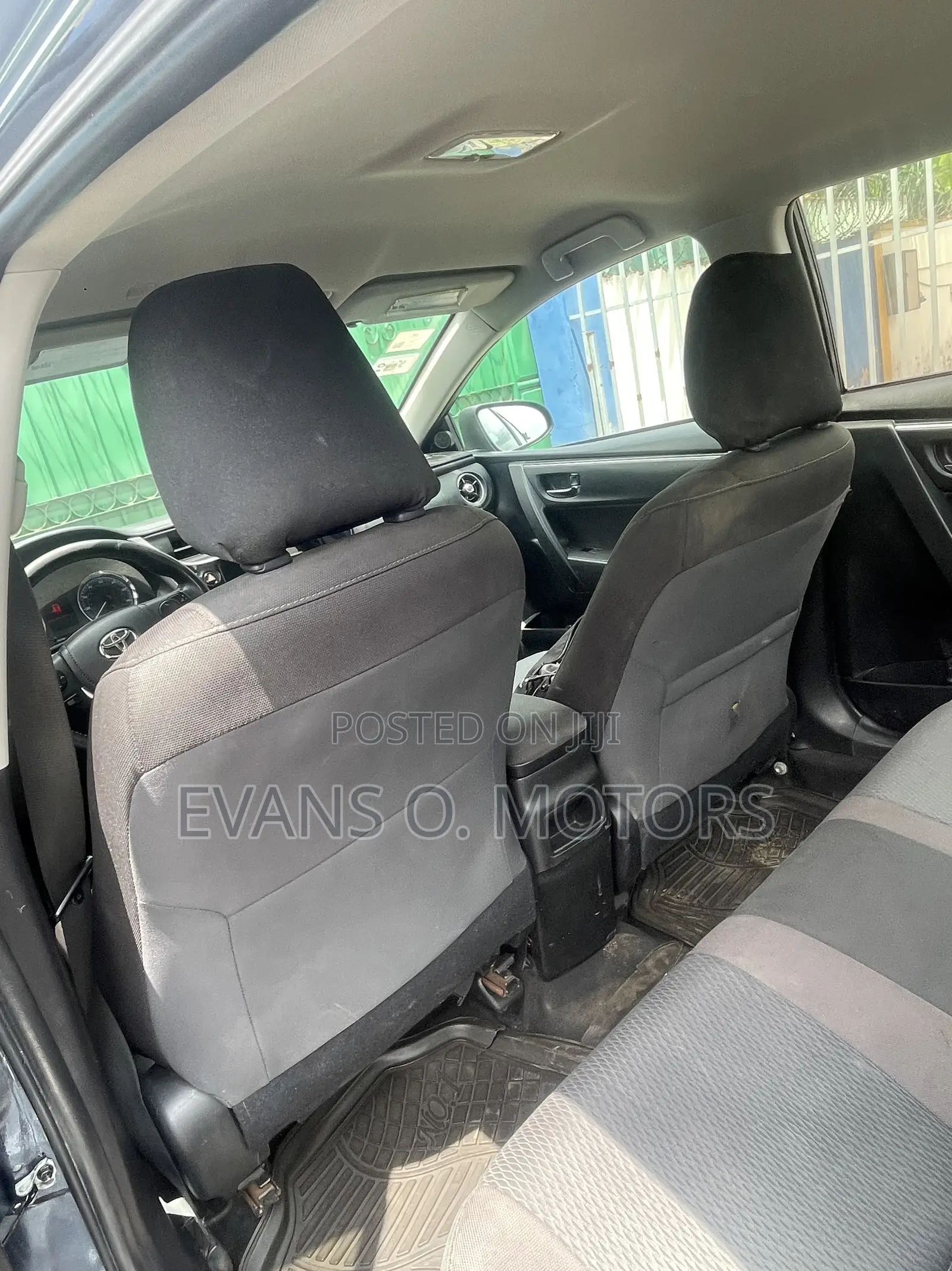 Toyota Corolla LE (1.8L 4cyl 2A) 2019 Gray