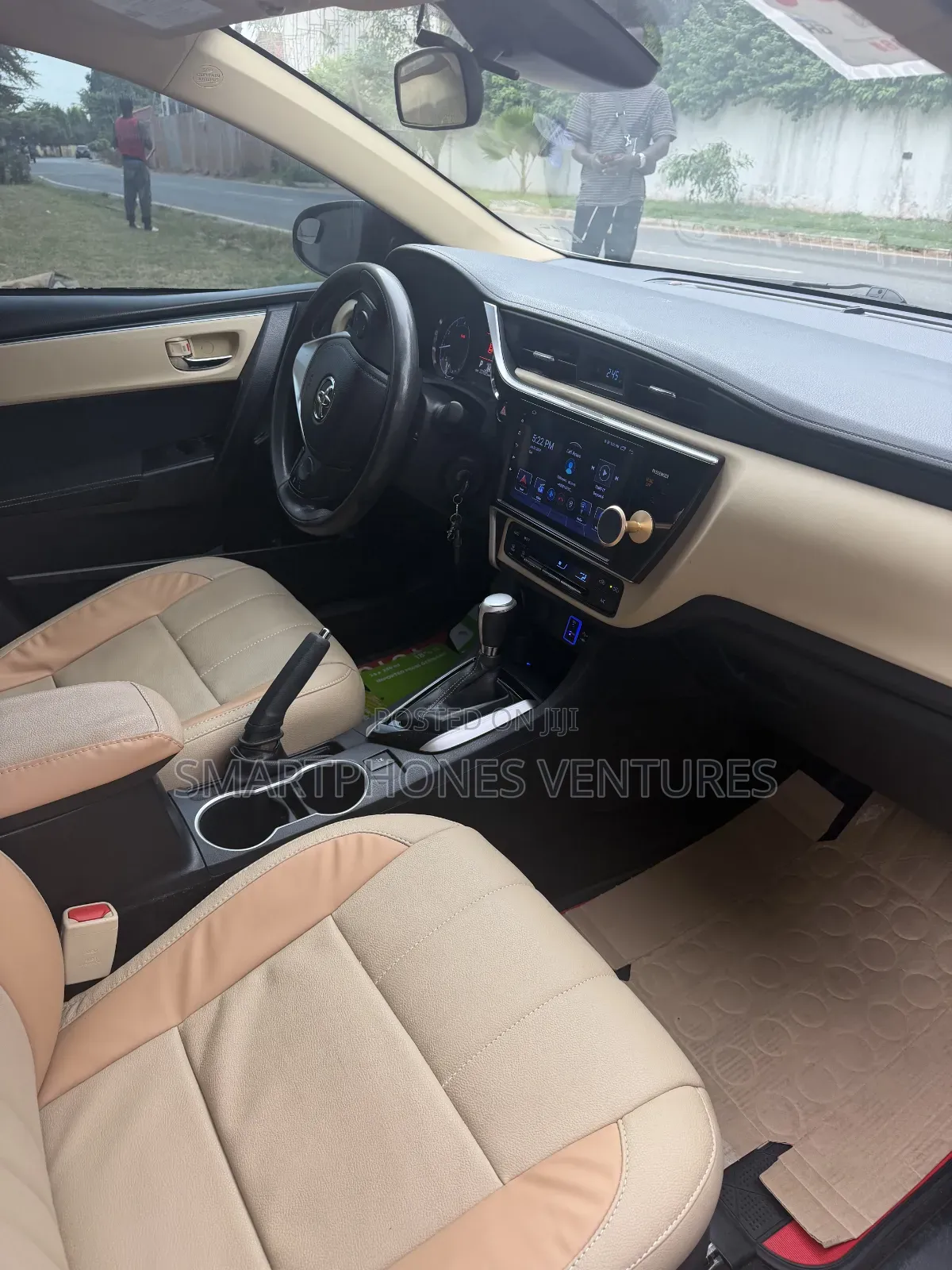 Toyota Corolla LE 4dr Sedan (1.8L 4cyl CVT) 2017 White