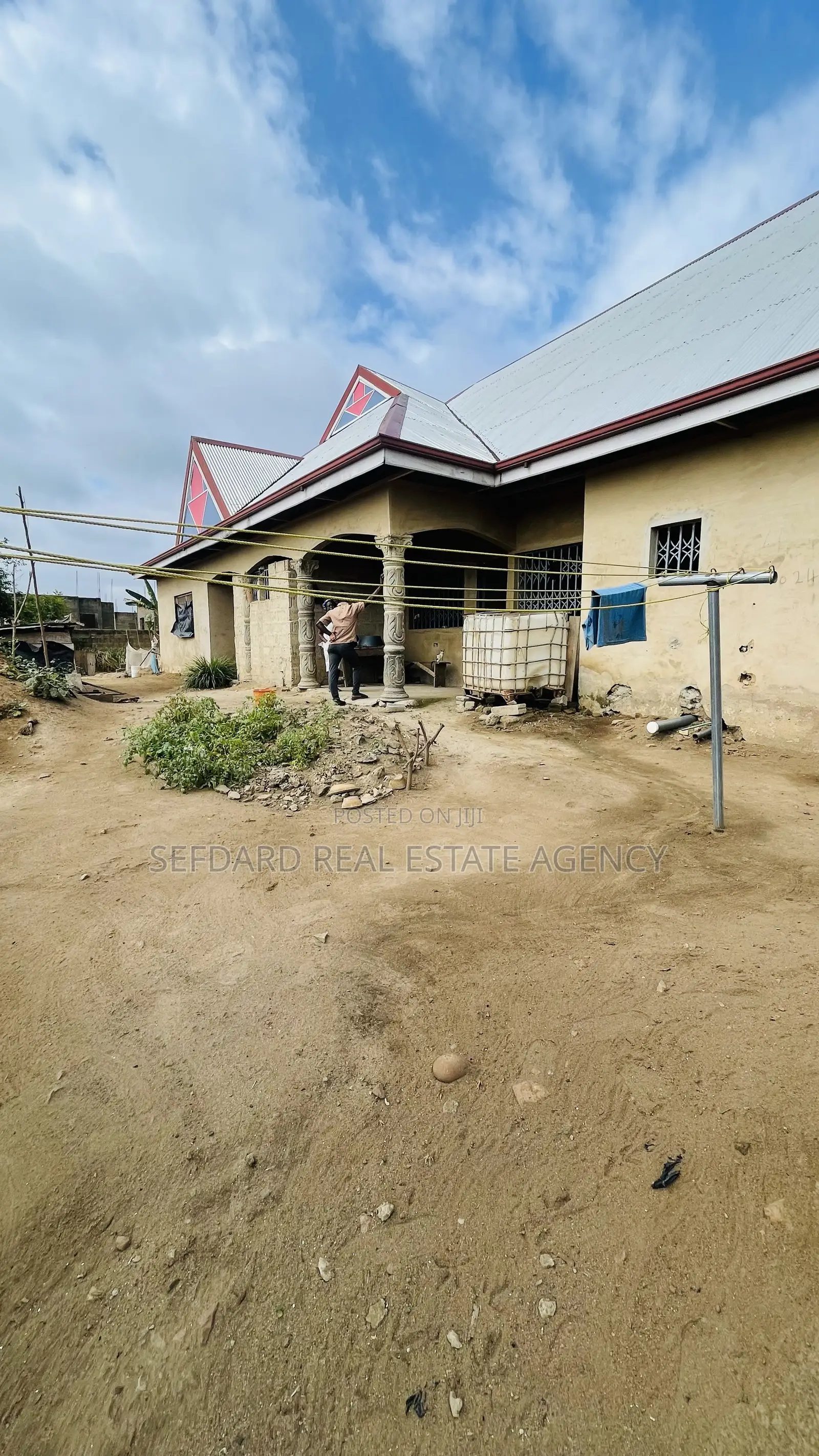10bdrm House in Sefdard Properties, Amasaman for sale