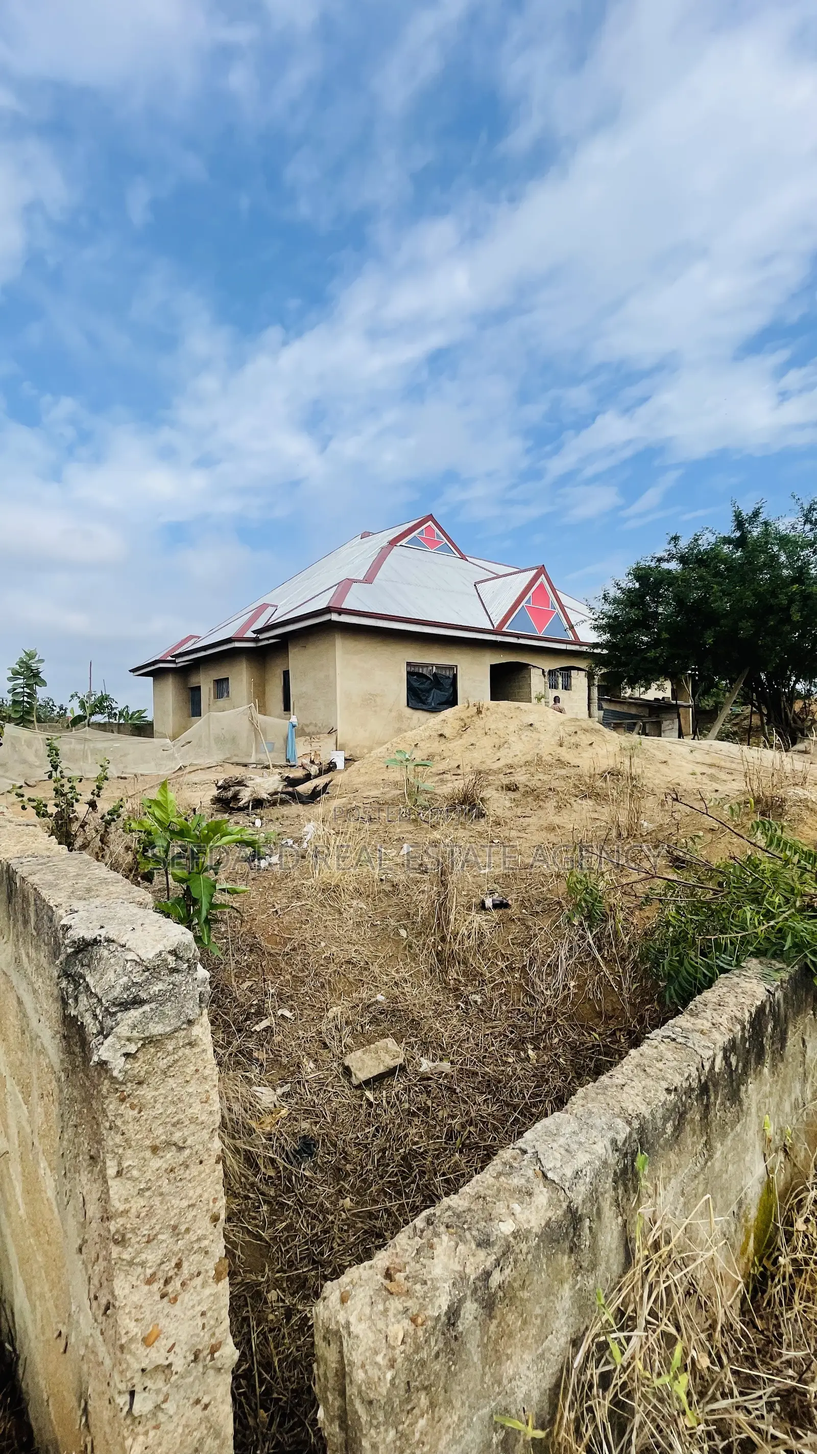 10bdrm House in Sefdard Properties, Amasaman for sale