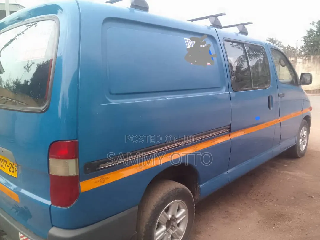 Toyota HiAce 2013 Blue