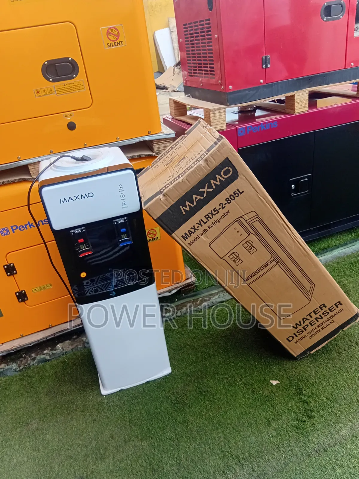 Maxmo Water Dispenser – Make Every Cup Fresh & Refreshing