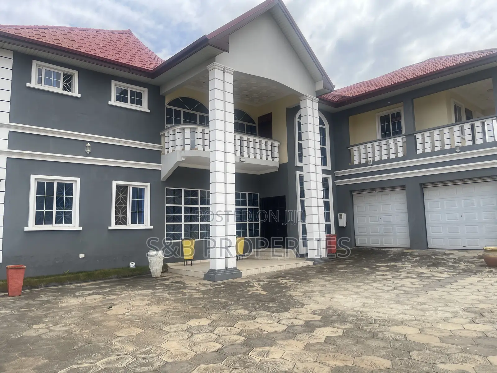 5bdrm Duplex in East Legon for rent