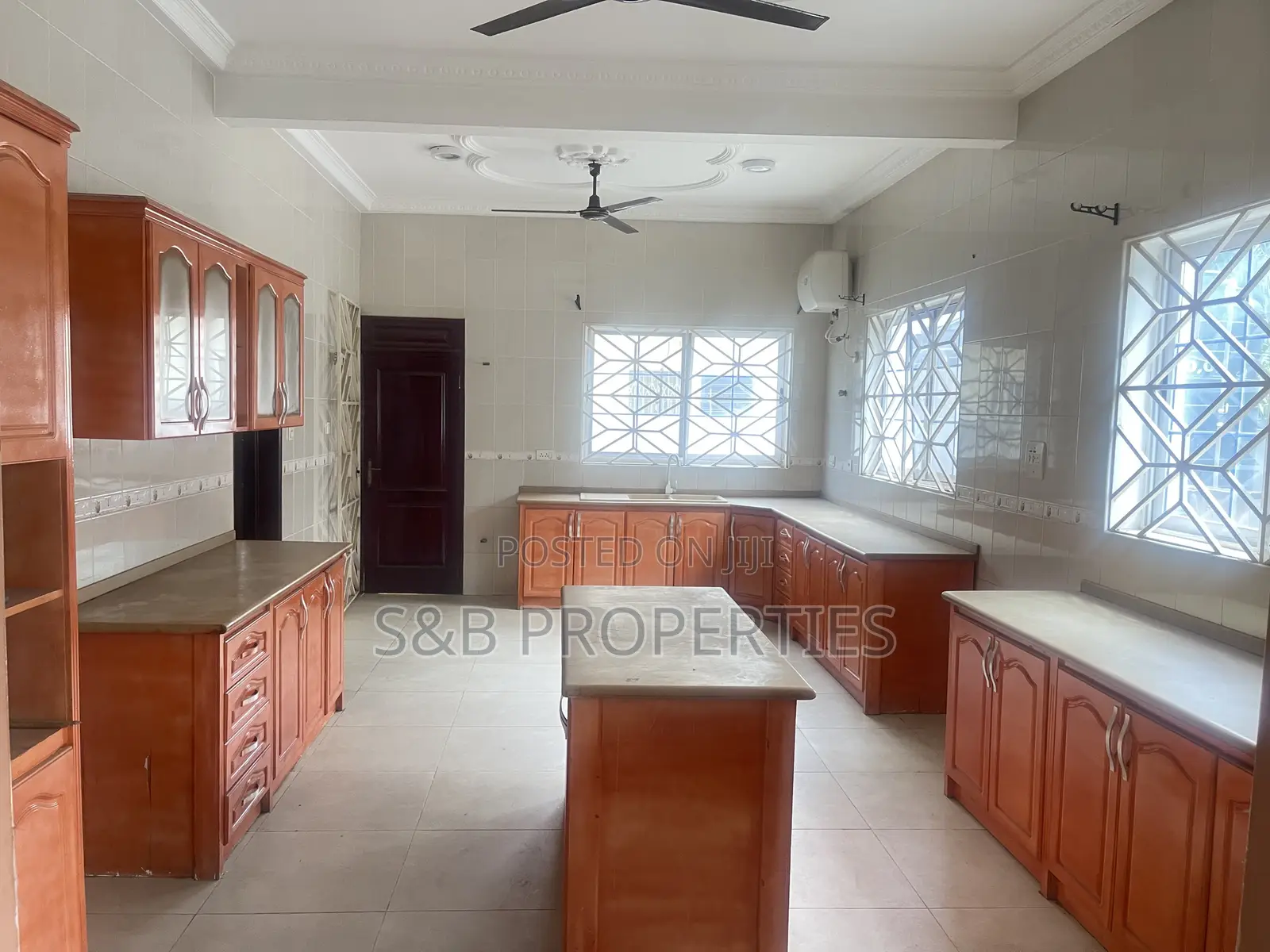 5bdrm Duplex in East Legon for rent