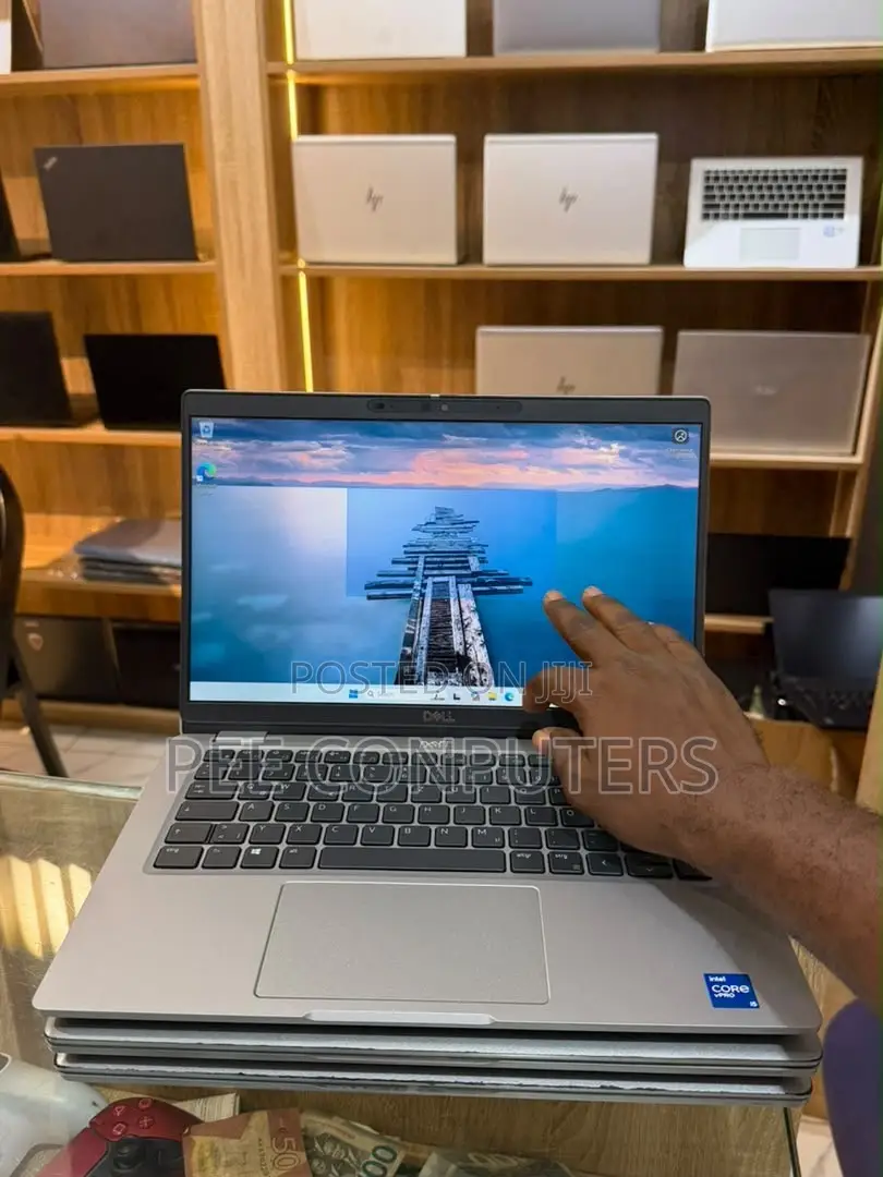 Laptop Dell Latitude 5320 16GB Intel Core i5 SSD 256GB