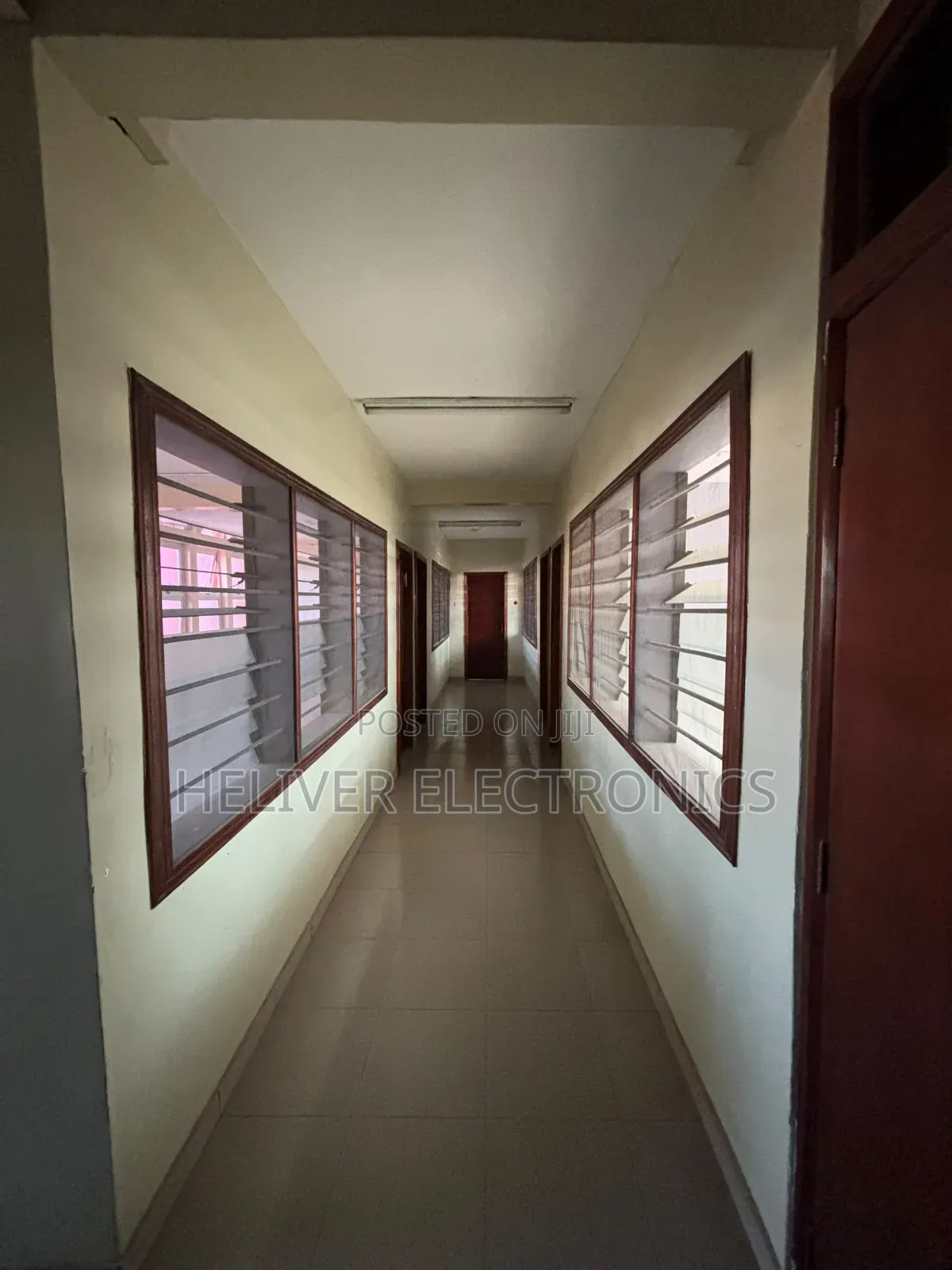 13bdrm Maisonette in Sakumono for sale