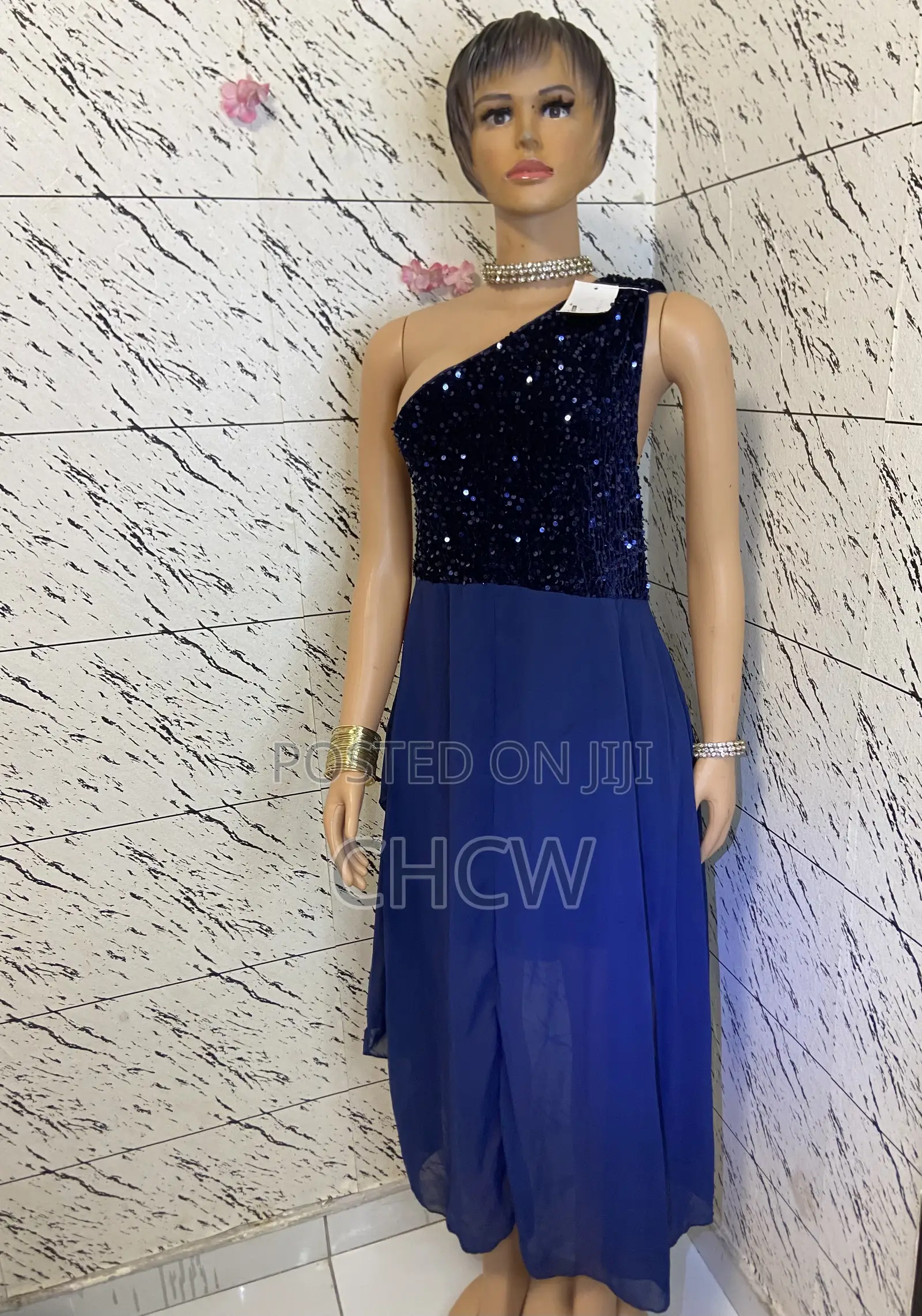 New 2Pieces of Ladies Stunning Dresses Both for 100 Cedis