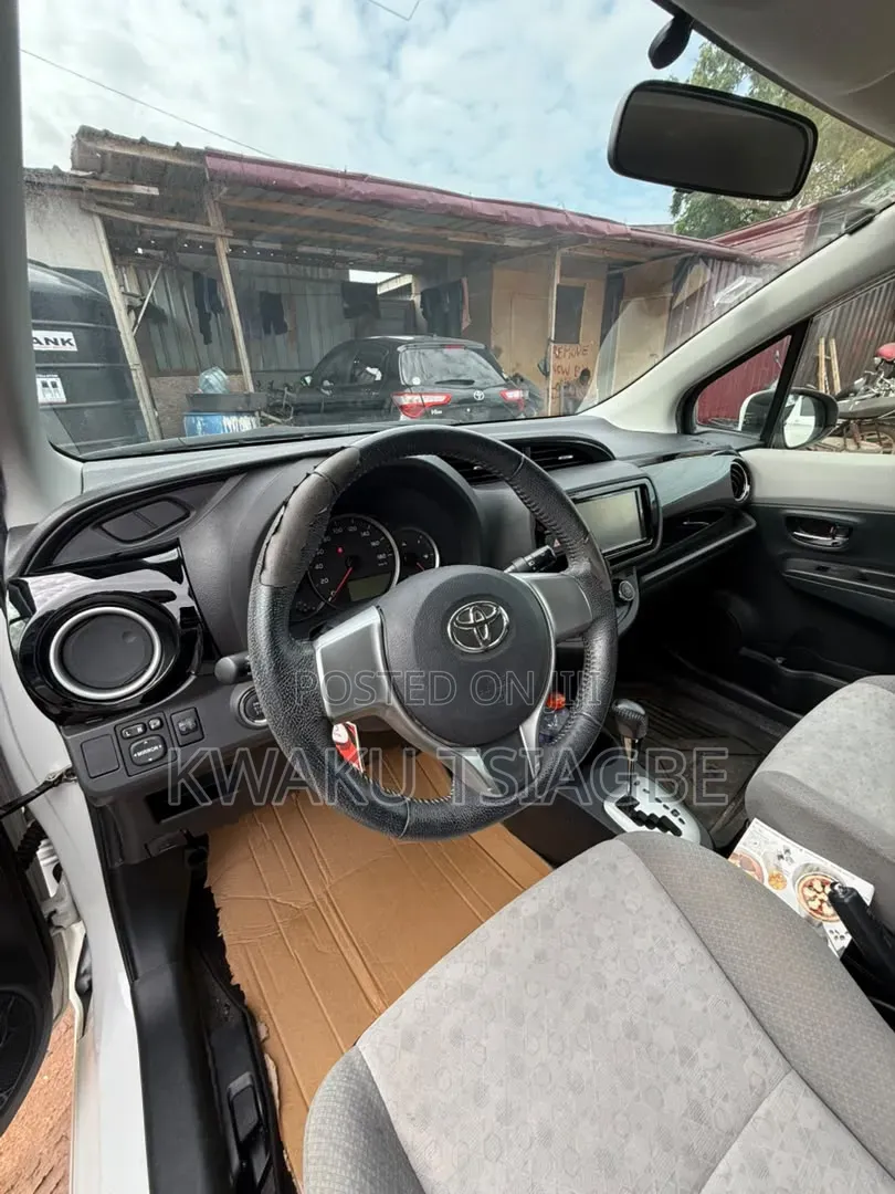 Toyota Vitz 2013 Gray