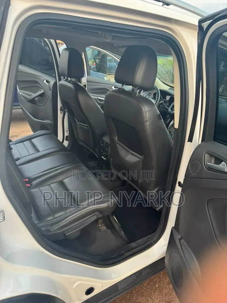 Ford Escape Titanium 4dr SUV AWD (1.6L 4cyl Turbo 6A) 2015 White