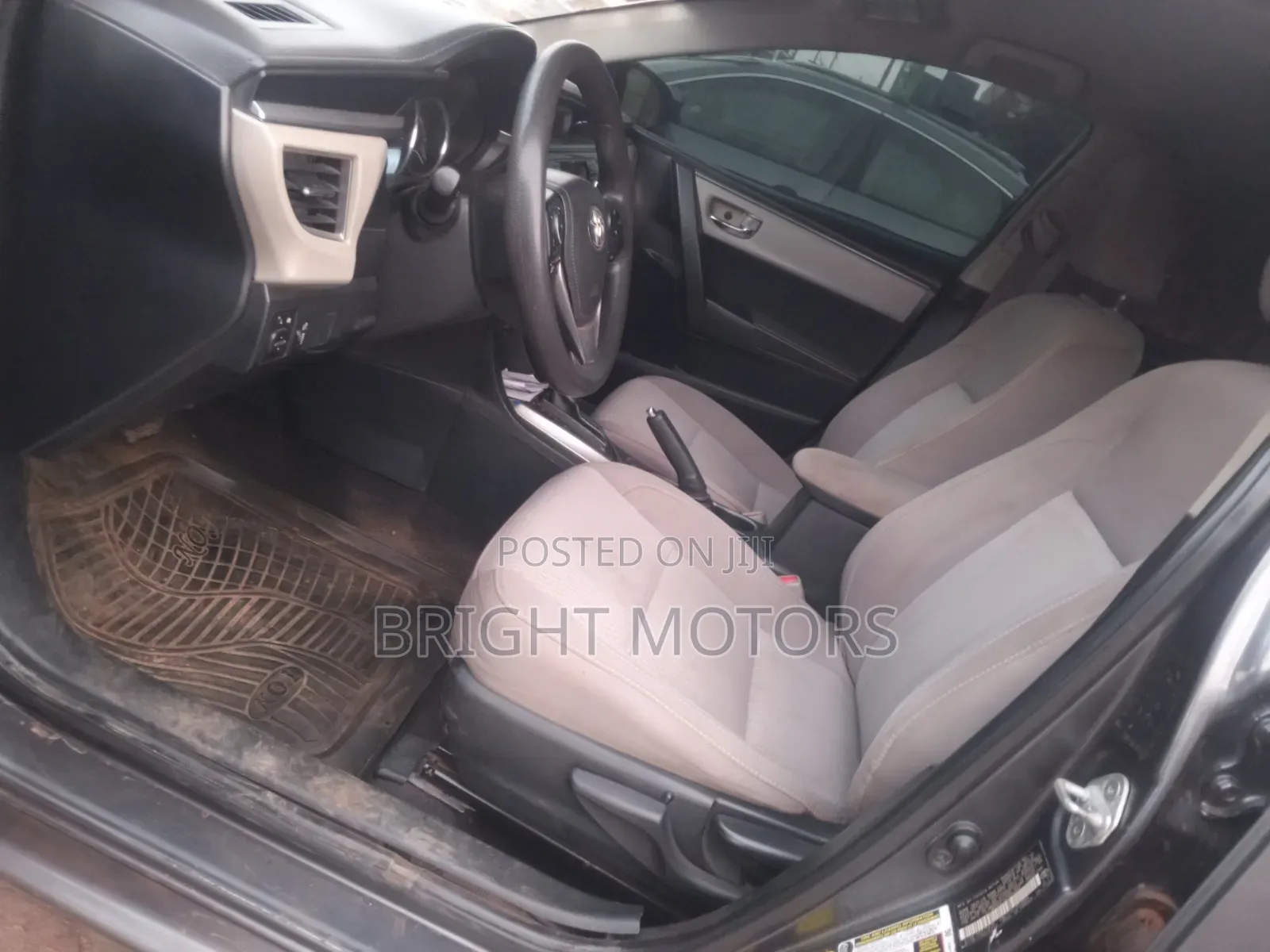 Toyota Corolla LE Plus 4dr Sedan (1.8L 4cyl CVT) 2016 Gray